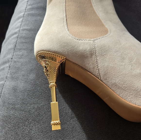 BRAND NEW. BALMAIN bootie - Picture 5 of 7